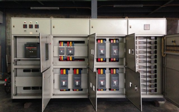 ขายตู้ MDB Main air circuit breaker ABB 3,200A breaker ย่อยของ ABB 8 ตัว Capbank 12 step สภาพดีพร้อมใช้งาน K.Pipat Mobile:098-2641749