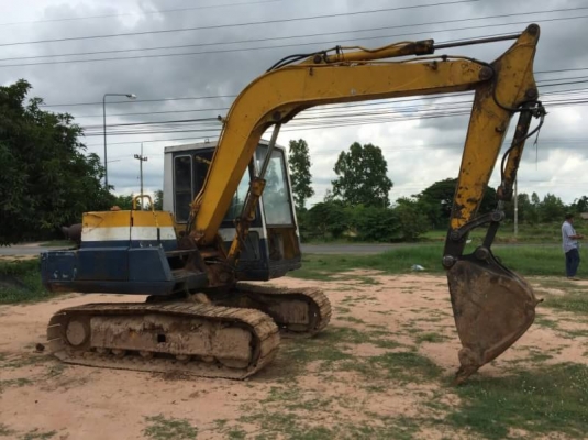 ขาย 295,000 KOMATSU  pc 60-5  เครื่องดี ปั้มดี เอวดี ช่วงล่างแน่น รถสวยพร้อมใช้ราคาถูก 090-772-3710 090-772-3708