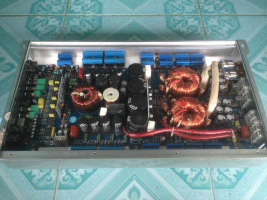 แอมป์คลาสดี xxx (1500-1800wคาปา100v)สภาพสวย ไม่มีฝาหลัง ใช้งานปกติ เบสดีมากแนวโหดเป็นลูก ขับ10&quot;-12&quot;หล่อได้ ขาย 3650 บาท สนใจ0892425454 อยู่สระบุรีส่งได้