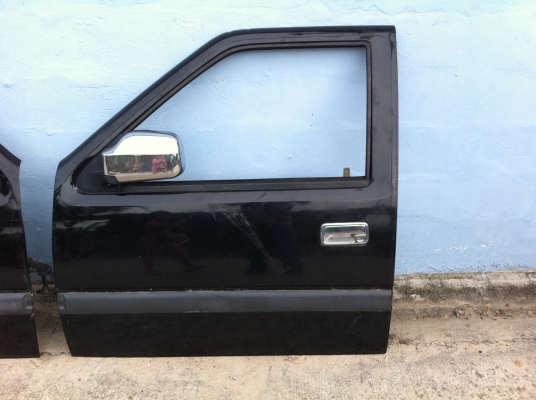 ประตูไฟฟ้า isuzu mu 2ประตู japan สภาพสวย 1คู่ ใส่ มังกร tfr ดราก้อน คามีโอ 9000 บาท