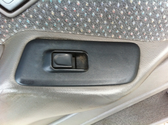 ประตูไฟฟ้า isuzu mu 2ประตู japan สภาพสวย 1คู่ ใส่ มังกร tfr ดราก้อน คามีโอ 9000 บาท