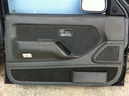 ประตูไฟฟ้า isuzu mu 2ประตู japan สภาพสวย 1คู่ ใส่ มังกร tfr ดราก้อน คามีโอ 9000 บาท