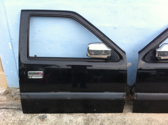 ประตูไฟฟ้า isuzu mu 2ประตู japan สภาพสวย 1คู่ ใส่ มังกร tfr ดราก้อน คามีโอ 9000 บาท