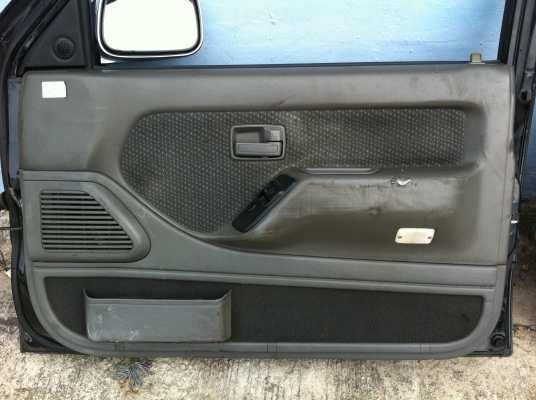 ประตูไฟฟ้า isuzu mu 2ประตู japan สภาพสวย 1คู่ ใส่ มังกร tfr ดราก้อน คามีโอ 9000 บาท