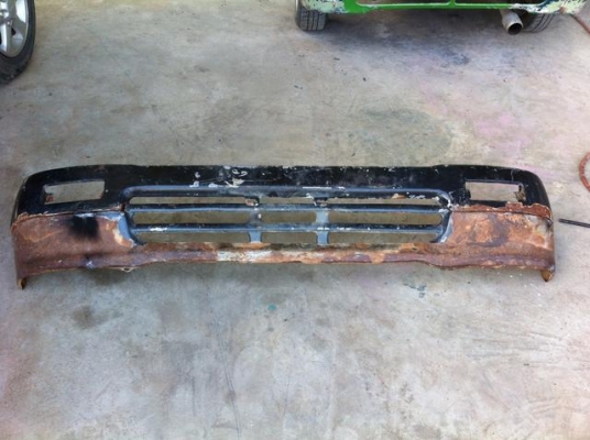 กันชนหน้า TOYOTA LN-106 ใส่ไมตี้ สภาพเก่า ตามสภาพ 1500 บ