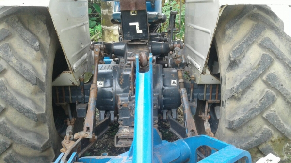 ขายรถไถฟอร์ด 6610 NEW HOLLAND เสื้อลาย