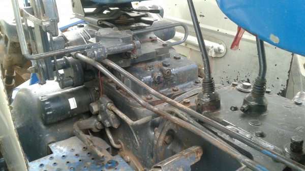 ขายรถไถฟอร์ด 6610 NEW HOLLAND เสื้อลาย