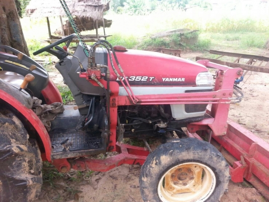 รถไถยันม่า  35 แรงพร้อมใช้งานอุปกร  3 ชิ้น เอกสารชือขาย  รุนนี้ไม่มีทะเบียน    ราคาเบาฯ  145000   ด่วน  คับ   เบอร์  0986683479   สิทธิ  คับ