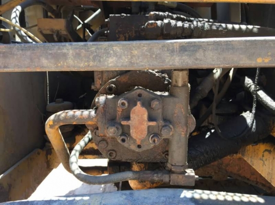 ขาย 295,000 KOMATSU pc 100-3คอนโทรลยาว  เครื่องดี ปั้มแรง เอวดี ช่วงล่างแน่นรถสวยพร้อมใช้ รถอยู่ จ.กาฬสินธุ์  090-772-3710 090-772-3708