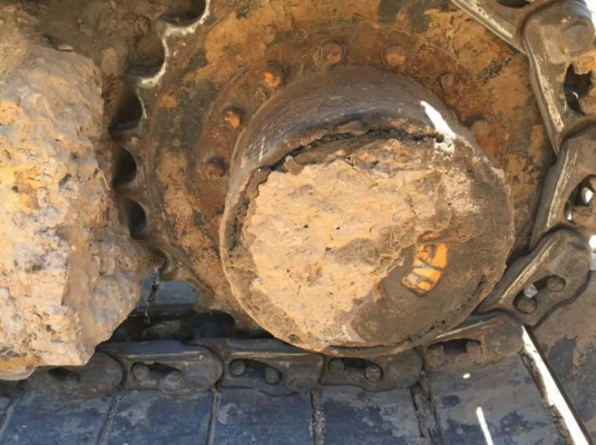ขาย 295,000 KOMATSU pc 100-3คอนโทรลยาว  เครื่องดี ปั้มแรง เอวดี ช่วงล่างแน่นรถสวยพร้อมใช้ รถอยู่ จ.กาฬสินธุ์  090-772-3710 090-772-3708