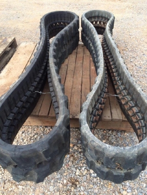 แทรคยาง KOBELCO 30 300X52.5X82 นำเข้าจากญี่ปุ่น ติดต่อ 087-9118593/085-0843200