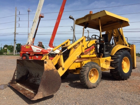 รถตักล้อยางหลังขุด JCB 3CX สภาพพร้อมใช้