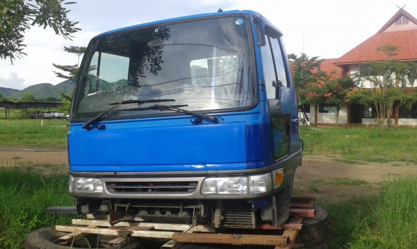 ขายหัวเก๋งรถบรรทุก 6 ล้อกลาง ยี่ห้อ HINO รุ่น FC หัวกว้าง 195 เซนติเมตร ราคา 85,000 บาท
