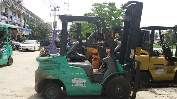 ขายรถ MITSUBISHI ขนาด 2.5 ตัน  น้ำมันเบนซิล + แก็ส lpg  เกียร์ ออโต้