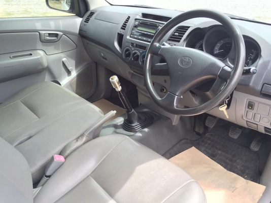 ขาย VIGO 2.5 เทอโบ ตอนเดียว สีขาว ปี 2010 - 2553 เกียร์ ธรรมดา  สภาพเดิมๆบางๆ ไม่มีชนแน่นอนครับ ขับดีมาก เครื่องดีเยี่ยม ช่วงล่างแน่ แอร์เย็น ภายในสะอาด พวงมาลัยเพาเวอร์ รถวิ่งน้อย 250000 กิโล มีหลังคาสูง