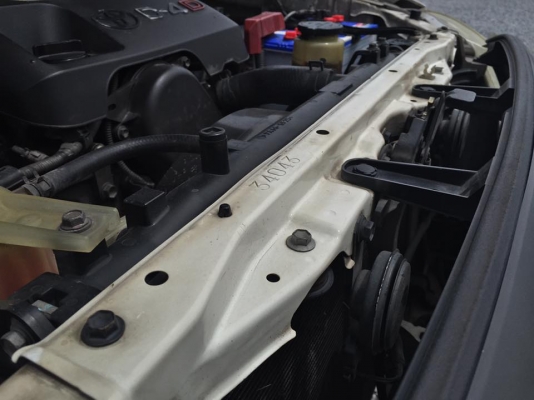 ขาย VIGO 2.5 เทอโบ ตอนเดียว สีขาว ปี 2010 - 2553 เกียร์ ธรรมดา  สภาพเดิมๆบางๆ ไม่มีชนแน่นอนครับ ขับดีมาก เครื่องดีเยี่ยม ช่วงล่างแน่ แอร์เย็น ภายในสะอาด พวงมาลัยเพาเวอร์ รถวิ่งน้อย 250000 กิโล มีหลังคาสูง