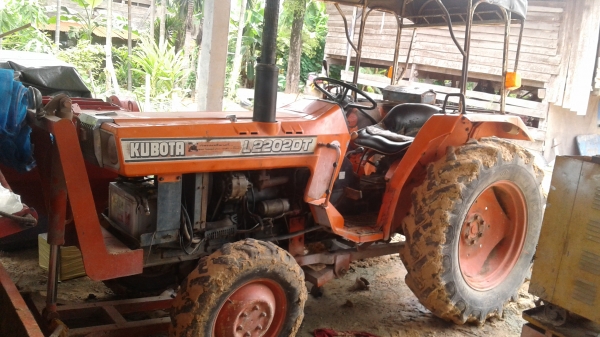 ขายตามสภาพรถไถคูโบต้า22แรงมีพานหลังมีดันหน้าเครื่ิองดี