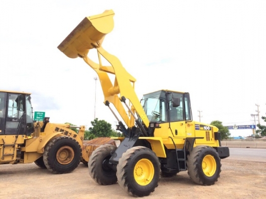 ขายรถตักล้อยาง KOMATSU WA100-5 รถนอกนำเข้าจากญี่ปุ่น สภาพสวยพร้อมใช้ มีVDOการทำงานครับ