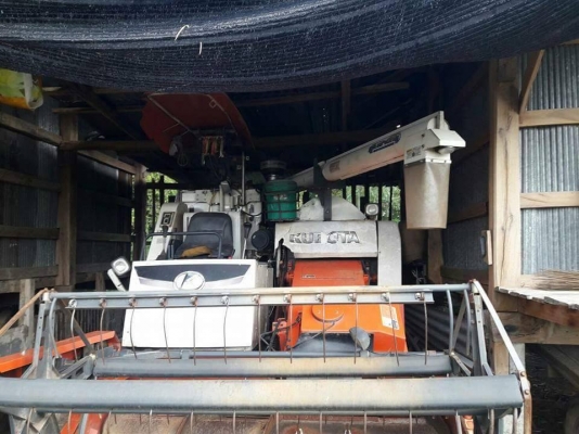 รถเกี่ยวข้าวคูโบต้า DC 68 g  ปี 54  นิ้วสปริง