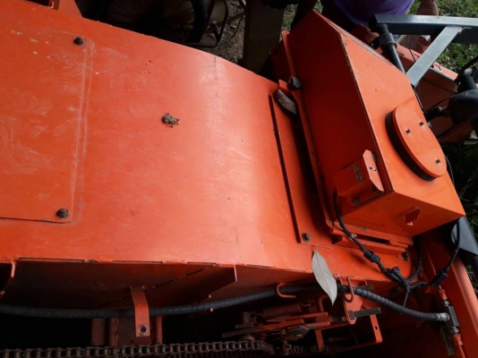 รถเกี่ยวข้าวคูโบต้า DC 68 g ปี 54 นิ้วสปริง รถเกี่ยวข้าวคูโบต้า DC 68 g ปี 54 นิ้วสปริง