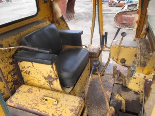 แทรคเตอร์ Caterpillar รุ่น D6C สภาพพร้อมใช้ แทรคเตอร์ Caterpillar รุ่น D6C สภาพพร้อมใช้