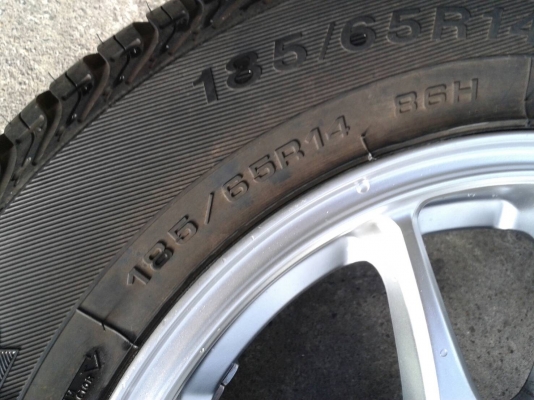 ขอบ14นิ้ว4รู100 พร้อมยางดอกเต็ม สวยๆ 4 ล้อ ราคา 4800 บาท