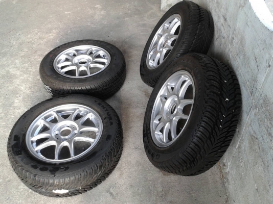 ขอบ14นิ้ว4รู100 พร้อมยางดอกเต็ม สวยๆ 4 ล้อ ราคา 4800 บาม