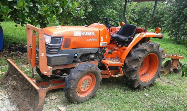 ขออนุญาติขาย KUBOTA L2808  สองเพลา พร้อมใช้งานพร้อมโอนได้ผานดันและผาน3 ราคา 185000 สนใจติดต่อ0853224877-0988930465