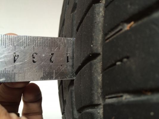 ยางดันลอป ขอบ 15 เบอร์ 185 60 15 ปี13 ดอกตรึม ขายยก4เส้น 1000บาท