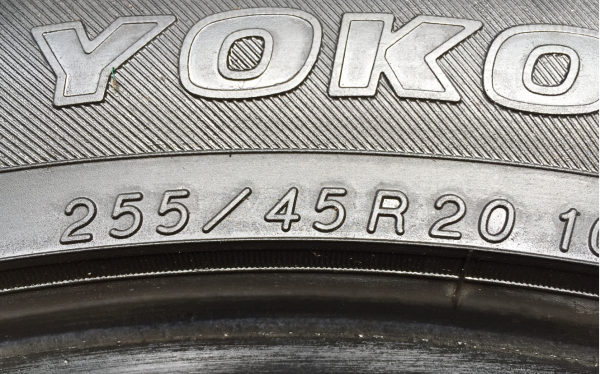 ยาง Yokohama Prada 255 45 20 ปี13 ดอกเต็ม ไม่มีปะ ราคาไม่แพง ยาง Yokohama Prada 255 45 20 ปี13 ดอกเต็ม ไม่มีปะ ราคาไม่แพง