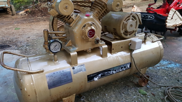 ปั้มลม 2 หัว 2 แรง ถัง 80 Lไฟ 200 v