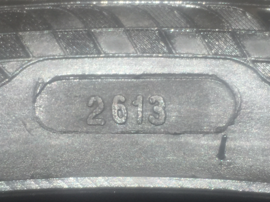 ยาง Acelera 245 35 20 กลางปี13 ดอกเยอะ พร้อมใช้งาน ราคาไม่แพง