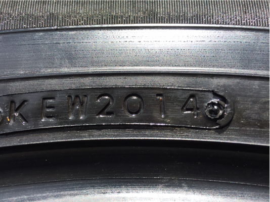 ยาง Toyo 255 60 18 กลางปี14 ดอกเยอะ ไม่มีปะ ราคาไม่แพง