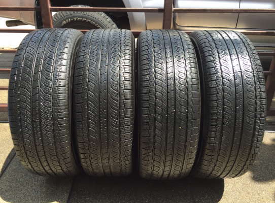 ยาง Toyo 255 60 18 กลางปี14 ดอกเยอะ ไม่มีปะ ราคาไม่แพง