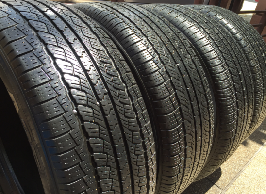 ยาง Toyo 255 60 18 กลางปี14 ดอกเยอะ ไม่มีปะ ราคาไม่แพง