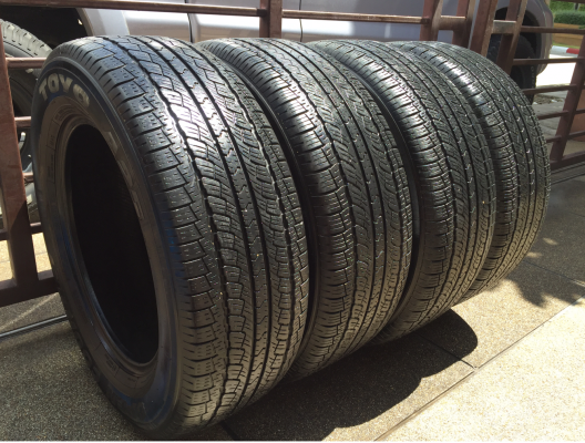 ยาง Toyo 255 60 18 กลางปี14 ดอกเยอะ ไม่มีปะ ราคาไม่แพง