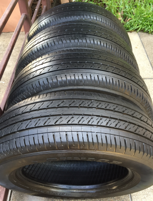 ยาง Dunlop 215 65 16 กลางปี15 ดอกเยอะ ไม่มีปะ ราคาไม่แพง