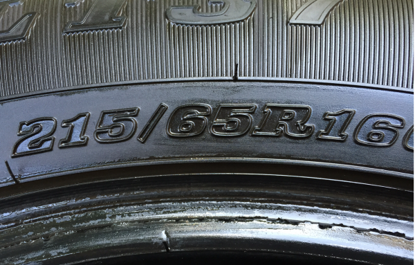 ยาง Dunlop 215 65 16 กลางปี15 ดอกเยอะ ไม่มีปะ ราคาไม่แพง