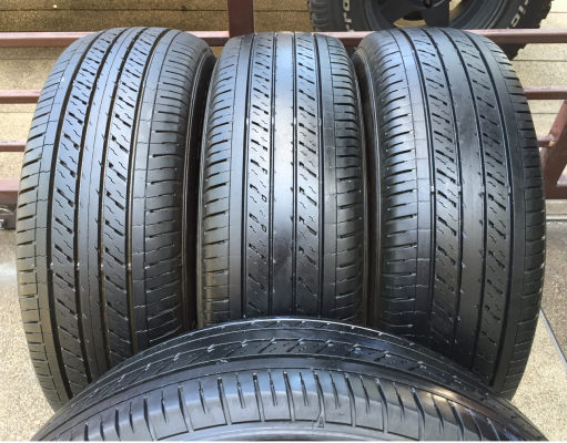 ยาง Dunlop 215 65 16 กลางปี15 ดอกเยอะ ไม่มีปะ ราคาไม่แพง