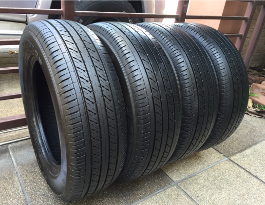 ยาง Dunlop 215 65 16 กลางปี15 ดอกเยอะ ไม่มีปะ ราคาไม่แพง