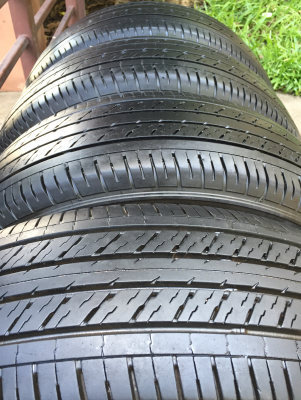 ยาง Dunlop 215 65 16 กลางปี15 ดอกเยอะ ไม่มีปะ ราคาไม่แพง