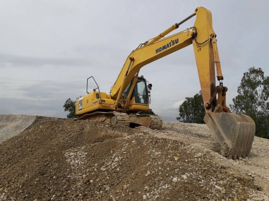 ขายรถแบ็คโฮ Komatsu pc 200-7 เครื่องเดิม ปั๊มเดิม ไมล์ชั่วโมล8,xxx เอกสารชุดจดทะเบียน มี 3 คัน