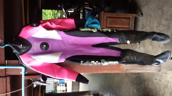 ชุดสุท เล่นเจสสกี ดำน้ำ ฟรีไซด์ ยีดได้มาก สภาพดี มือ2จากญี่ปุ่น