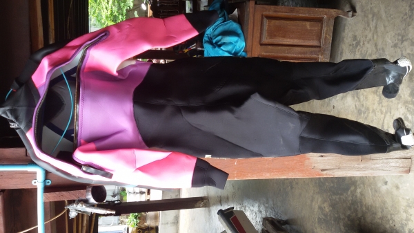 ชุดสุท เล่นเจสสกี ดำน้ำ ฟรีไซด์ ยีดได้มาก สภาพดี มือ2จากญี่ปุ่น