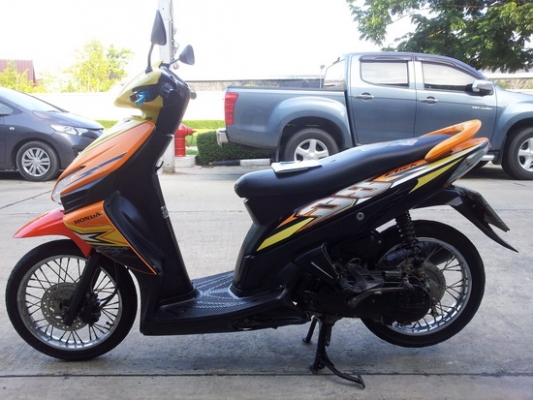 ขาย Honda คลิกตัวแรก (ลายสีส้มดำ)