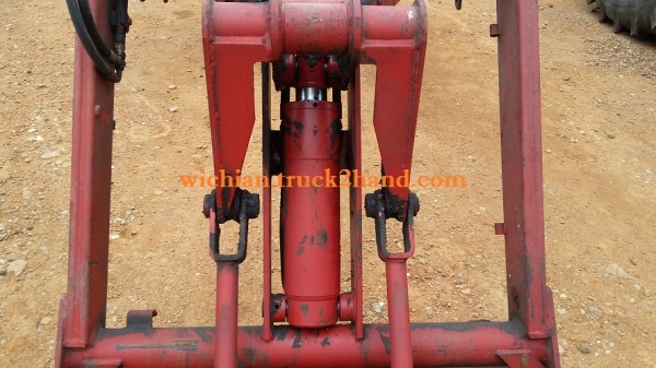 ขายแล้วขอบคุณพี่สรวุฒิ โพธารามครับ ชุดตักหน้ารถไถฟอร์ด &ldquo; ยี่ห้อQUICKE 4560 ของสวีเดน ตรงรุ่นFORD5000-7610