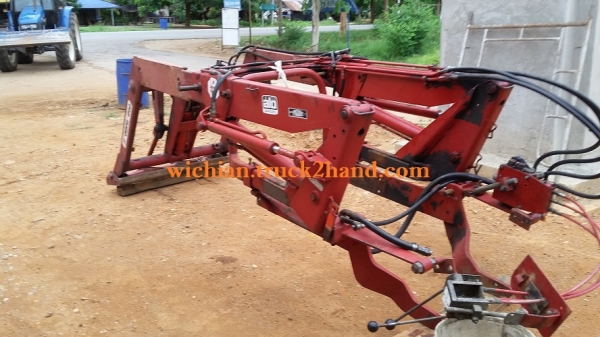 ขายแล้วขอบคุณพี่สรวุฒิ โพธารามครับ ชุดตักหน้ารถไถฟอร์ด &ldquo; ยี่ห้อQUICKE 4560 ของสวีเดน ตรงรุ่นFORD5000-7610