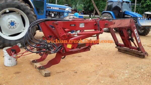 ขายแล้วขอบคุณพี่สรวุฒิ โพธารามครับ ชุดตักหน้ารถไถฟอร์ด &ldquo; ยี่ห้อQUICKE 4560 ของสวีเดน ตรงรุ่นFORD5000-7610