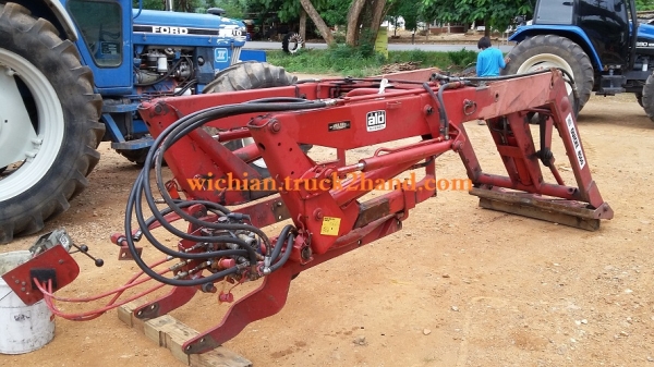 ขายแล้วขอบคุณพี่สรวุฒิ โพธารามครับ ชุดตักหน้ารถไถฟอร์ด &ldquo; ยี่ห้อQUICKE 4560 ของสวีเดน ตรงรุ่นFORD5000-7610