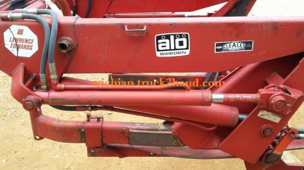 ขายแล้วขอบคุณพี่สรวุฒิ โพธารามครับ ชุดตักหน้ารถไถฟอร์ด &ldquo; ยี่ห้อQUICKE 4560 ของสวีเดน ตรงรุ่นFORD5000-7610